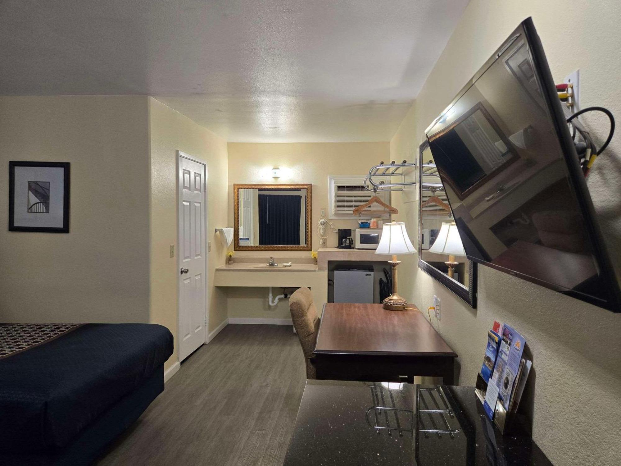 Rodeway Inn & Suites Blythe I-10 Ngoại thất bức ảnh