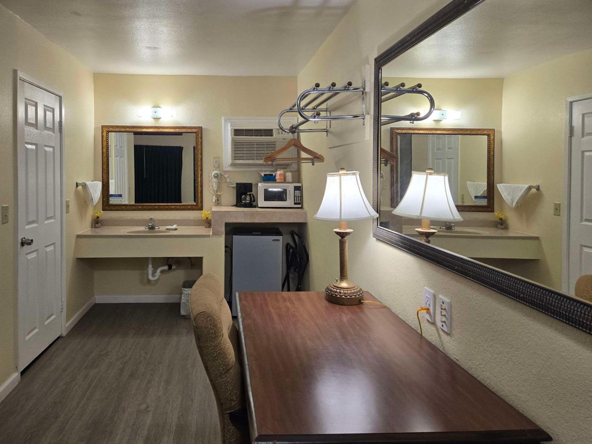 Rodeway Inn & Suites Blythe I-10 Ngoại thất bức ảnh
